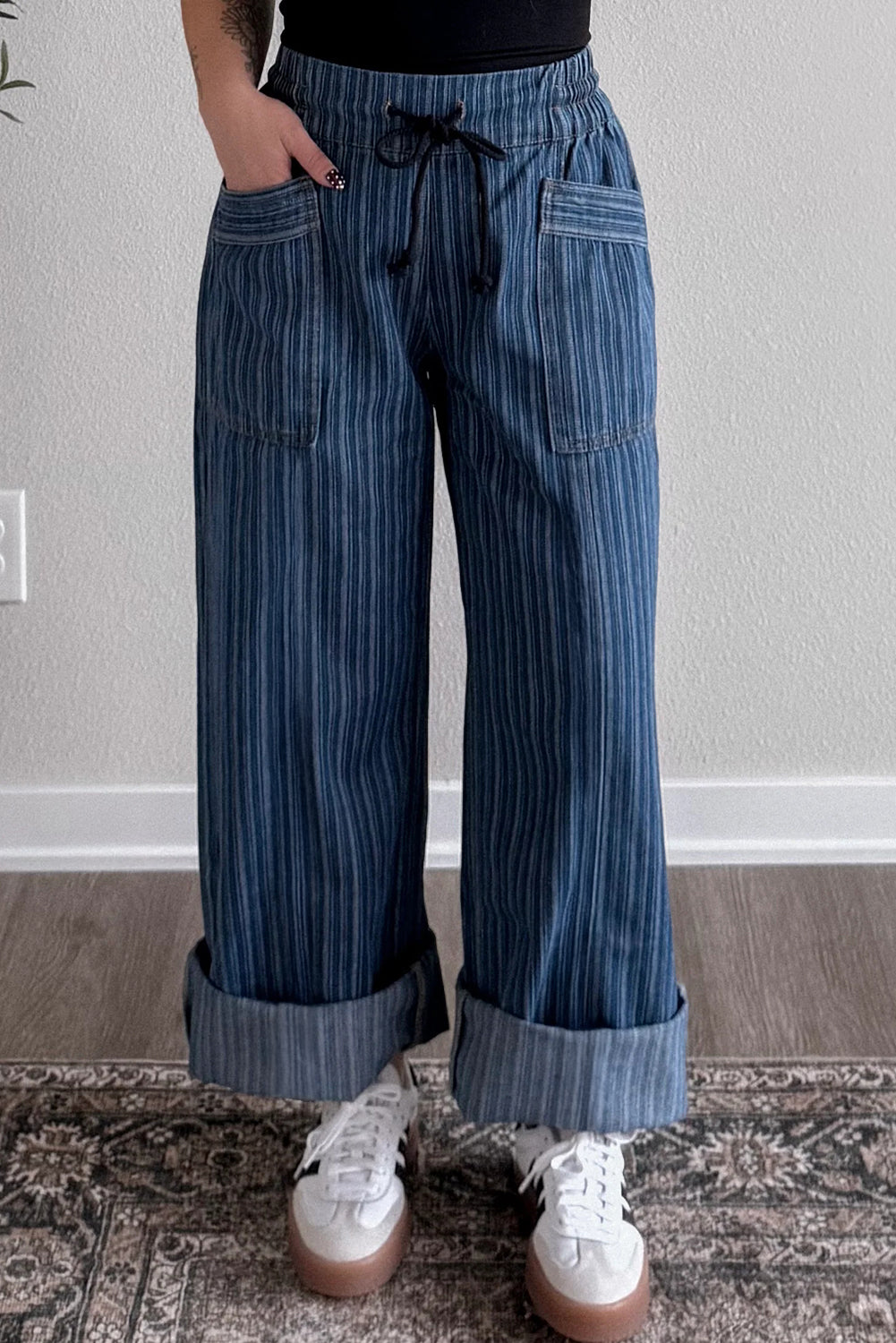 Blue Stripe Contrasted Drawstring Pocketed Loose Jeans