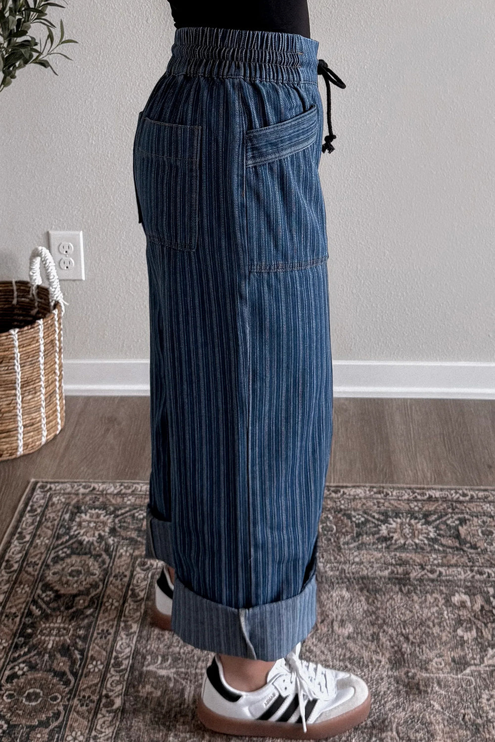 Blue Stripe Contrasted Drawstring Pocketed Loose Jeans